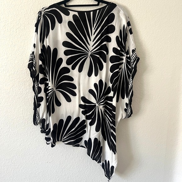 Chicos One Size / Sz XL Tropical Palm Print Side Tie Poncho Black White Vacation - Picture 4 of 6